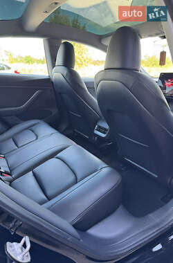Седан Tesla Model 3 2023 в 