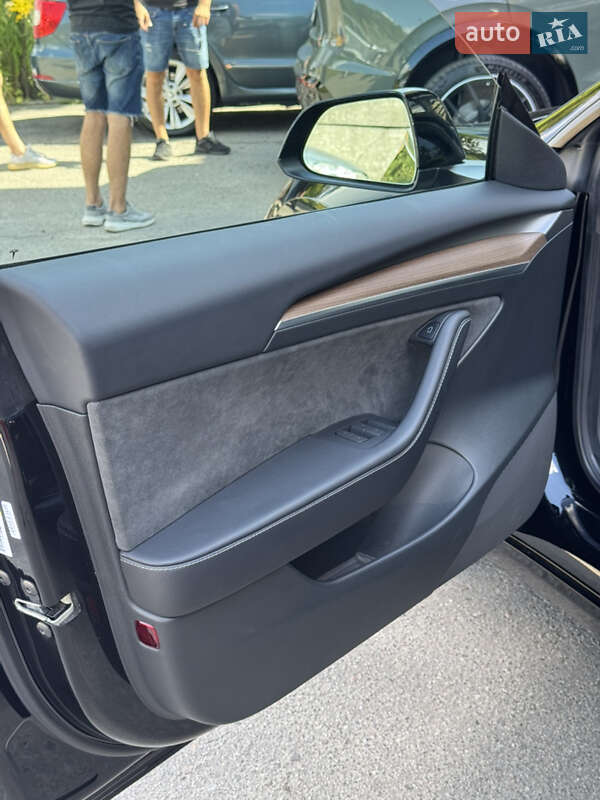 Седан Tesla Model 3 2023 в Сумах