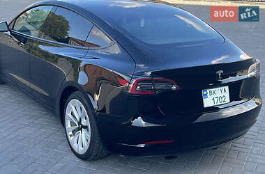 Седан Tesla Model 3 2022 в 