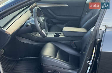 Седан Tesla Model 3 2022 в 