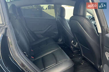 Седан Tesla Model 3 2022 в 