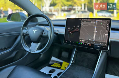 Седан Tesla Model 3 2019 в 