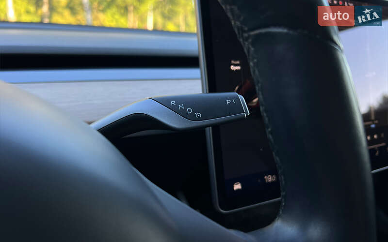 Седан Tesla Model 3 2019 в Львові