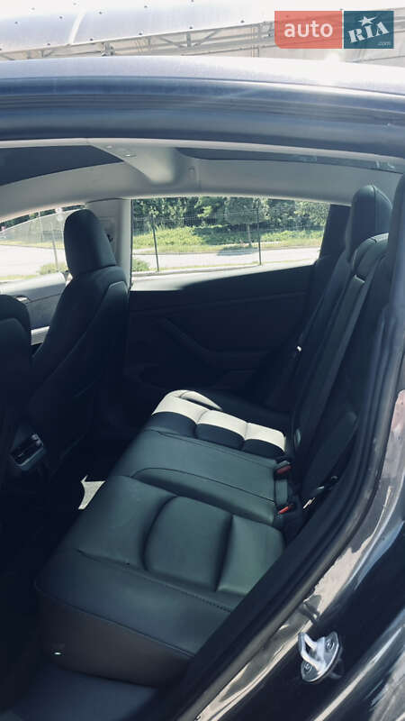 Седан Tesla Model 3 2023 в Полтаве