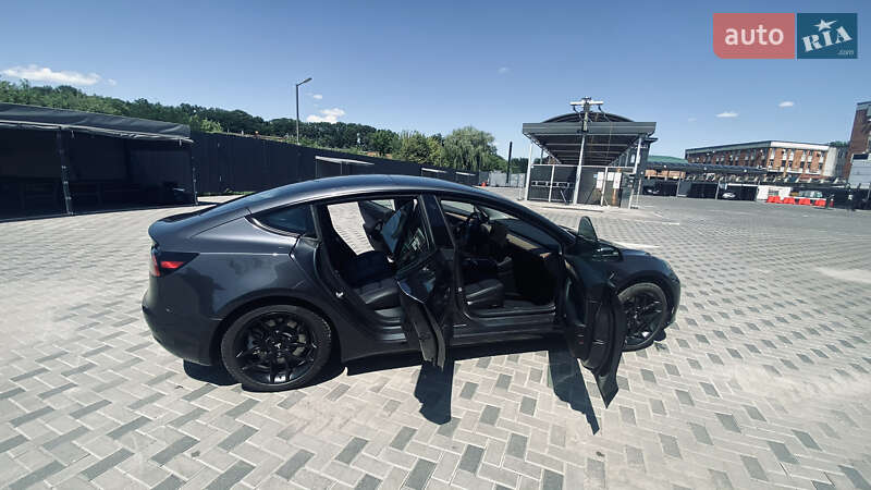 Седан Tesla Model 3 2023 в Полтаве