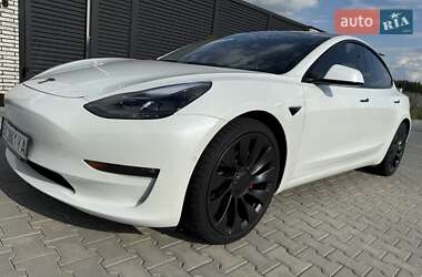 Седан Tesla Model 3 2022 в 