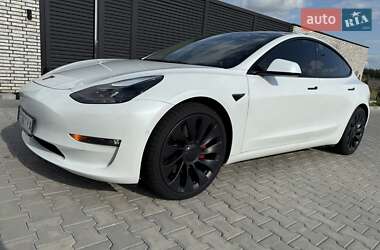 Седан Tesla Model 3 2022 в 