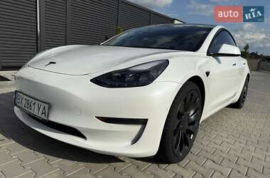 Седан Tesla Model 3 2022 в 