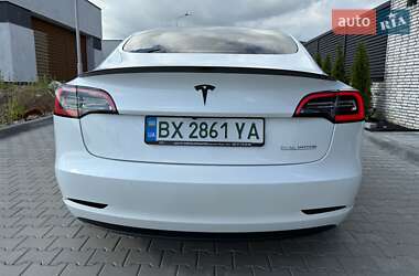 Седан Tesla Model 3 2022 в 
