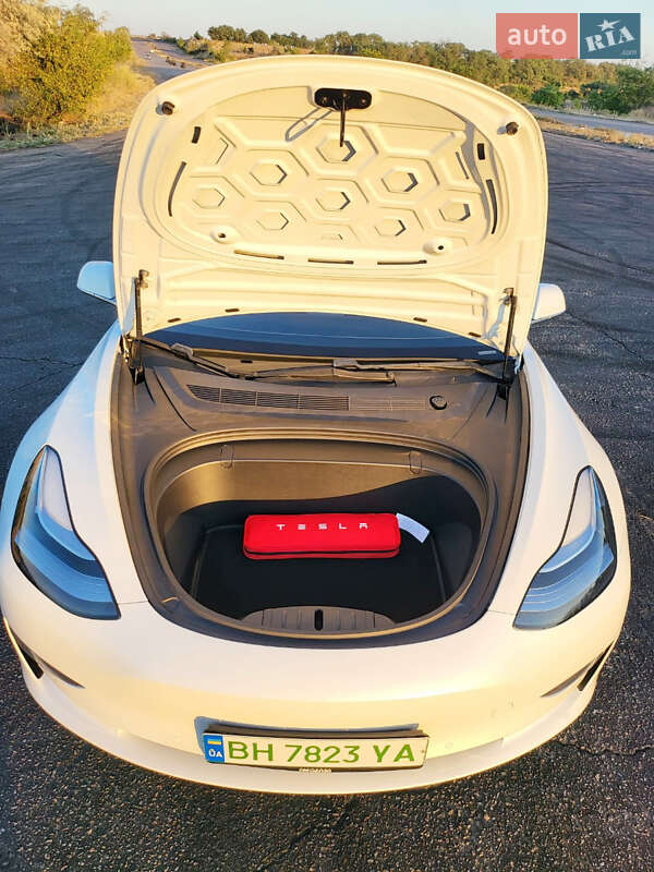 Седан Tesla Model 3 2019 в Одессе
