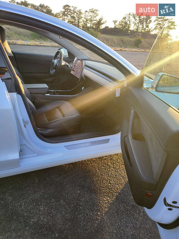 Седан Tesla Model 3 2019 в Одессе