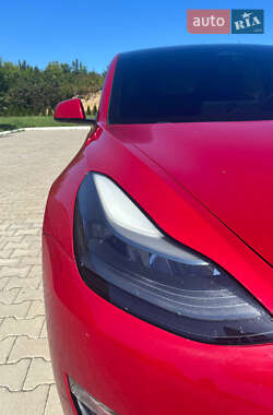 Седан Tesla Model 3 2022 в 