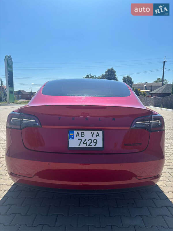 Седан Tesla Model 3 2022 в Виннице