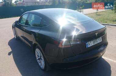 Седан Tesla Model 3 2022 в 