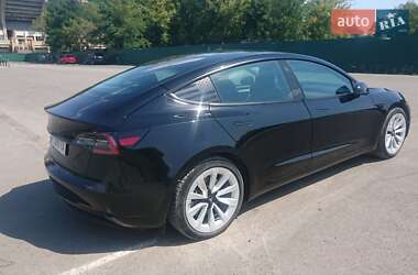Седан Tesla Model 3 2022 в 