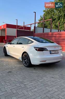 Седан Tesla Model 3 2022 в 