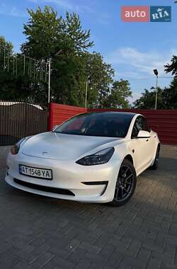 Седан Tesla Model 3 2022 в 