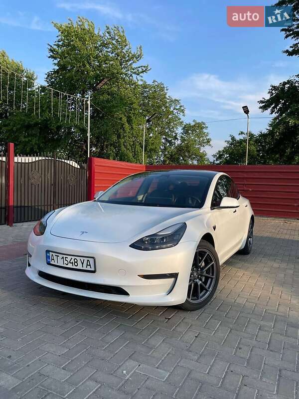 Tesla Model 3 2022