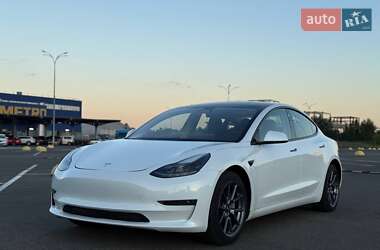 Седан Tesla Model 3 2022 в 