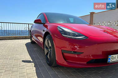 Седан Tesla Model 3 2021 в 