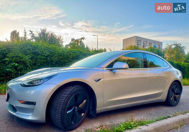 Седан Tesla Model 3 2018 в Киеве