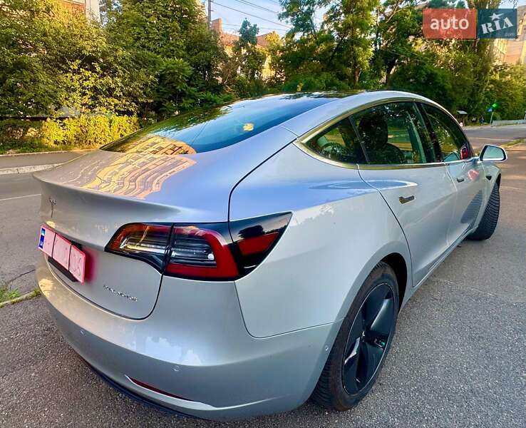 Седан Tesla Model 3 2018 в Киеве