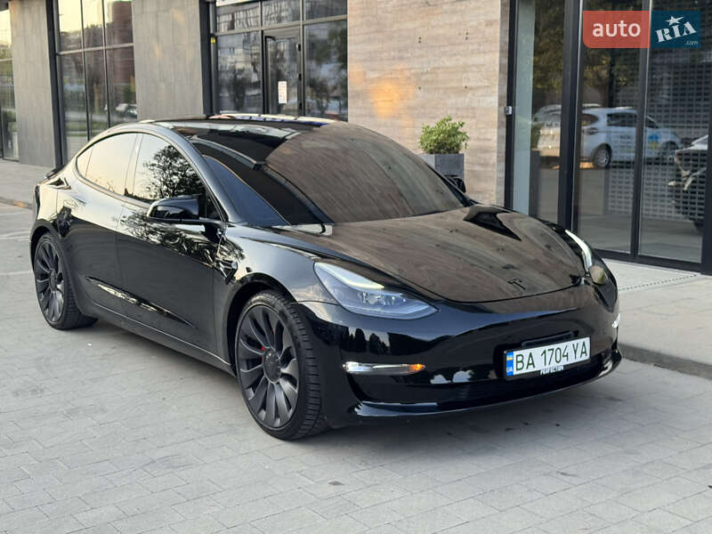 Седан Tesla Model 3 2022 в Ужгороді