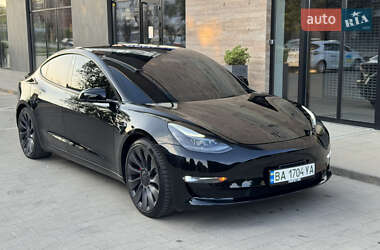 Седан Tesla Model 3 2022 в 