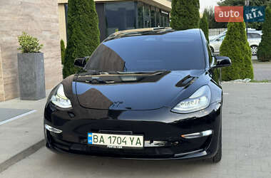 Седан Tesla Model 3 2022 в 