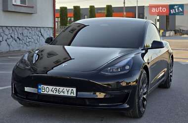 Седан Tesla Model 3 2022 в 
