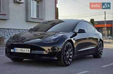 Седан Tesla Model 3 2022 в 