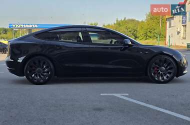 Седан Tesla Model 3 2022 в 