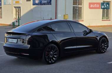Седан Tesla Model 3 2022 в 