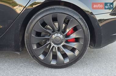Седан Tesla Model 3 2022 в 