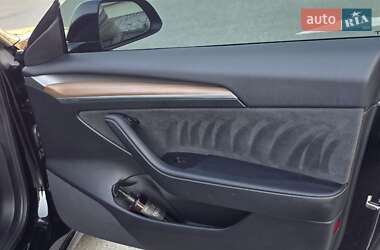 Седан Tesla Model 3 2022 в 