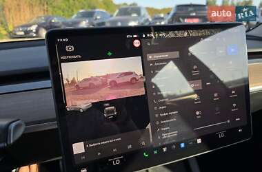 Седан Tesla Model 3 2022 в 