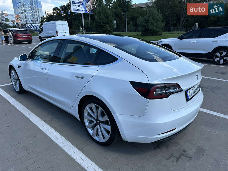 Седан Tesla Model 3 2019 в Києві