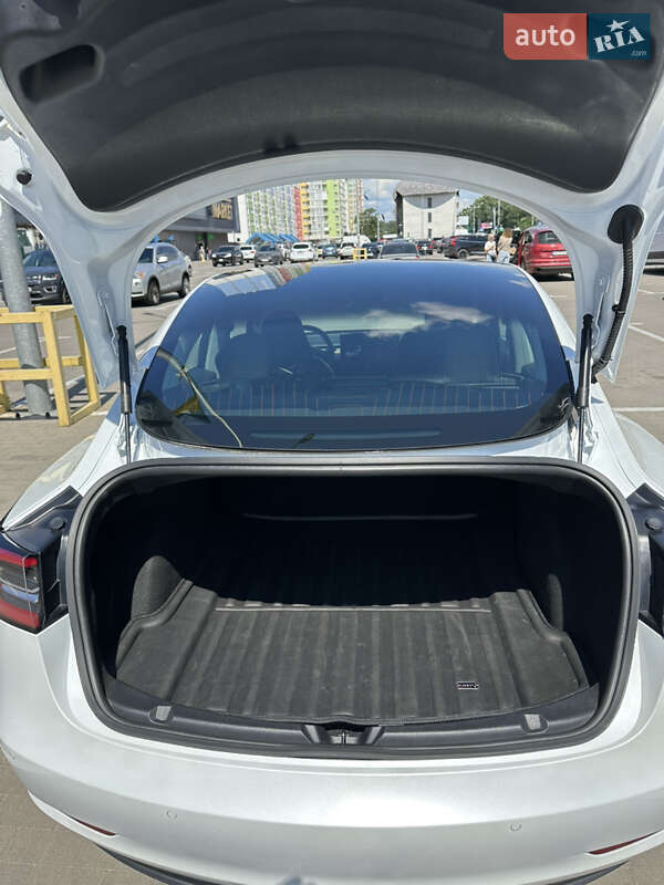 Седан Tesla Model 3 2019 в Києві