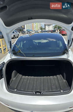 Седан Tesla Model 3 2019 в 