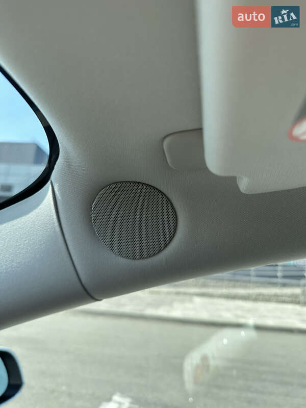 Седан Tesla Model 3 2019 в Києві