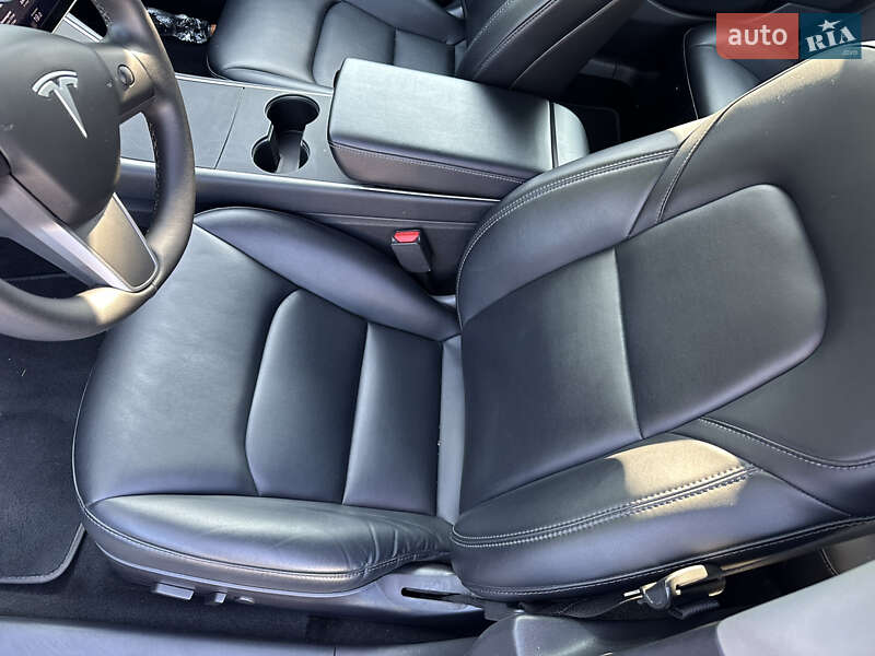 Седан Tesla Model 3 2019 в Києві