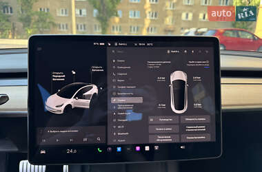 Седан Tesla Model 3 2022 в 