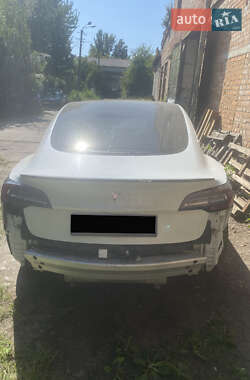 Седан Tesla Model 3 2020 в 