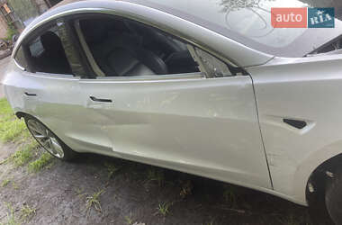 Седан Tesla Model 3 2020 в 
