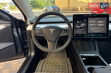 Седан Tesla Model 3 2023 в 