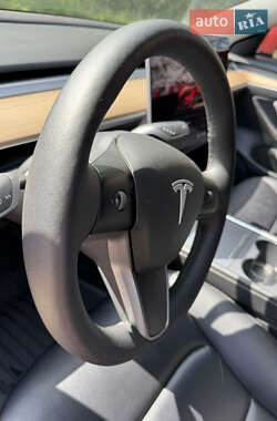 Седан Tesla Model 3 2022 в 