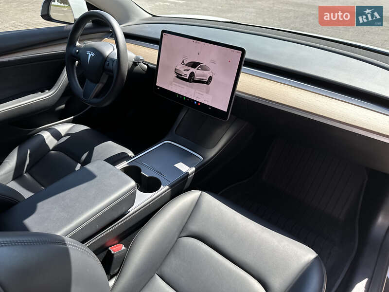 Седан Tesla Model 3 2022 в Львові