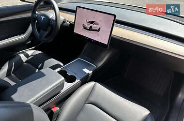 Седан Tesla Model 3 2022 в 