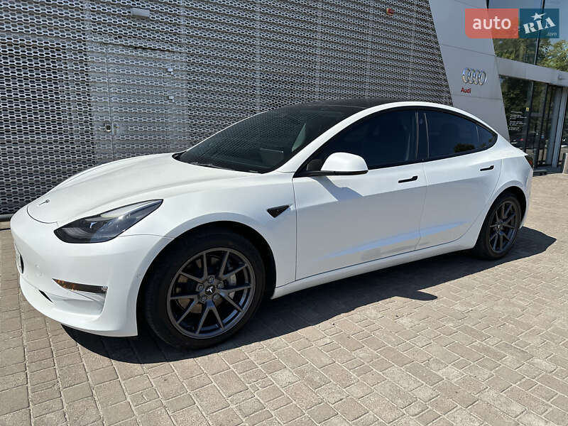 Седан Tesla Model 3 2022 в Львові