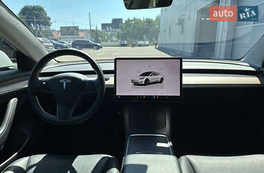 Седан Tesla Model 3 2022 в 